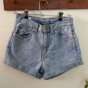 Levi’s size 26 high wasted mom shorts